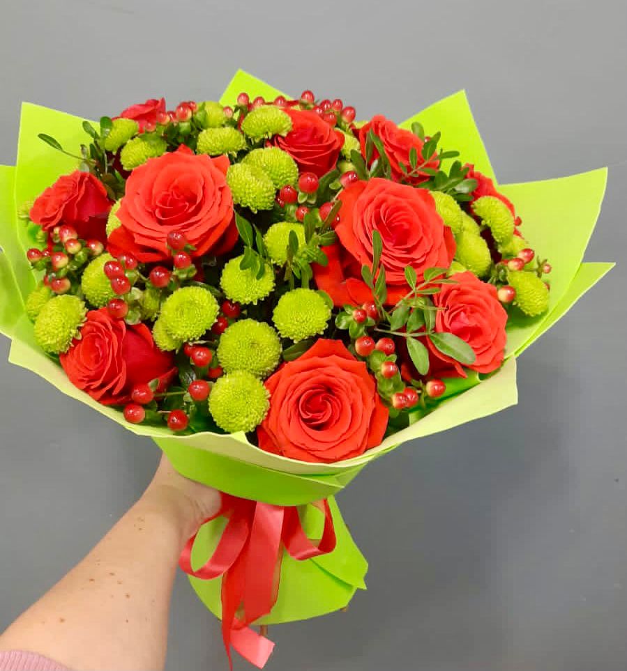 Букет цветов из: Хризантемы и Розы в Вейделевке