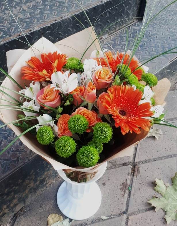 Букет цветов из: Герберы, Хризантемы, Альстромерии и Розы в Вейделевке