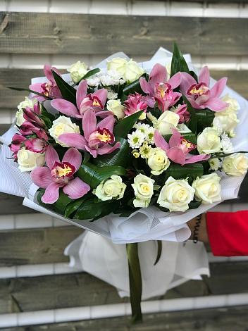 Букет цветов из: Розы и Хризантемы в Вейделевке