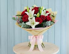 Букет цветов из:  Лилии и Розы в Вейделевке