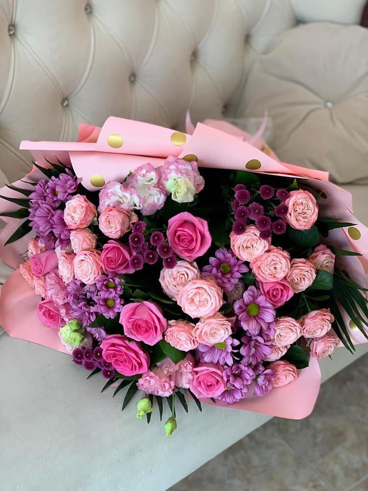 Букет цветов из: Хризантемы, Розы и Лизиантусы в Вейделевке