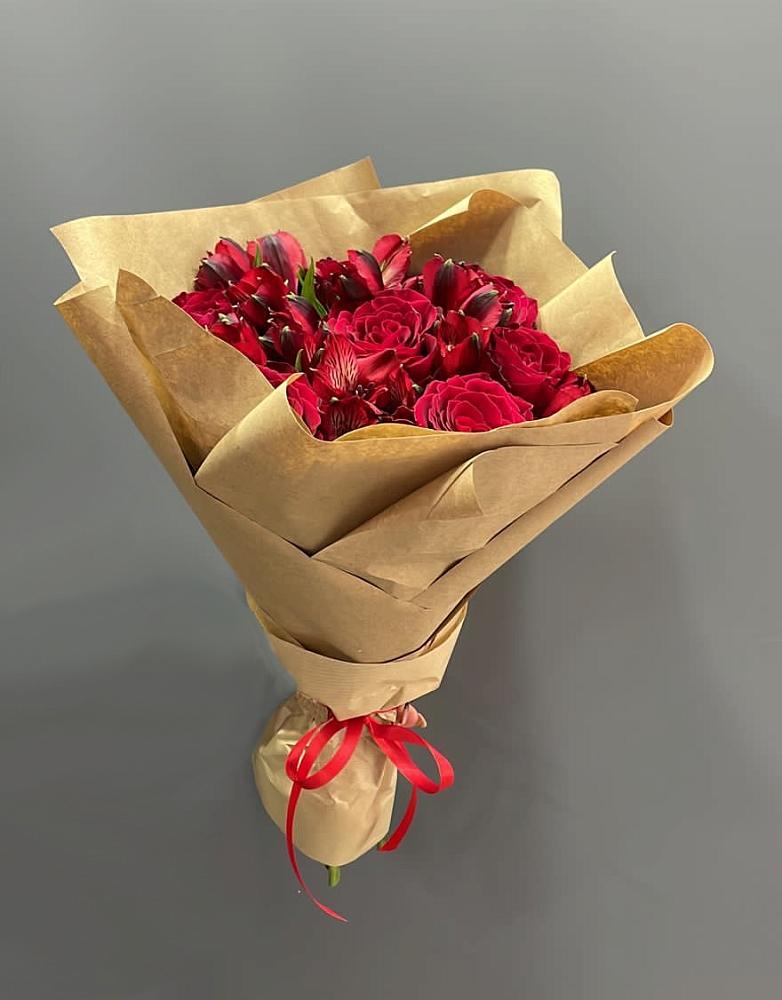 Букет цветов из: Альстромерии и Розы в Вейделевке