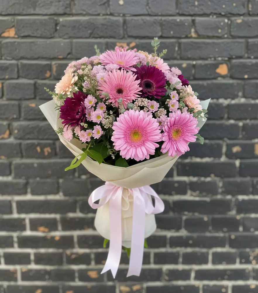Букет цветов из: Герберы и Хризантемы в Вейделевке