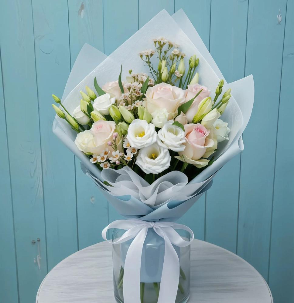 Букет цветов из: Розы и Лизиантусы в Вейделевке