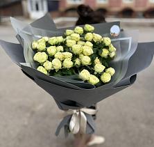 Букет Белые кустовые розы Солинеро в Вейделевке