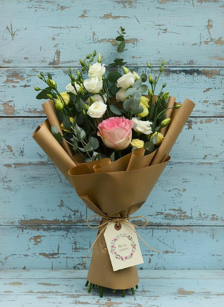 Букет цветов из: Розы и Лизиантусы в Вейделевке