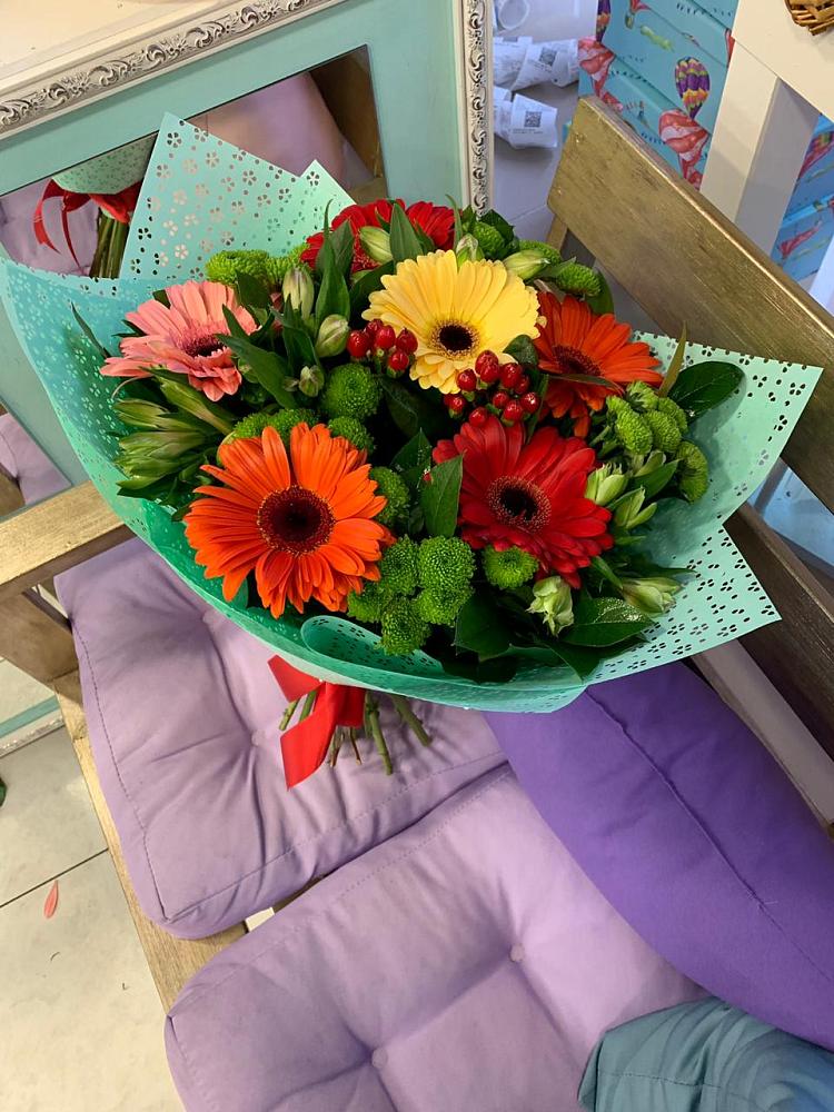 Букет цветов из: Герберы, Хризантемы и Альстромерии в Вейделевке