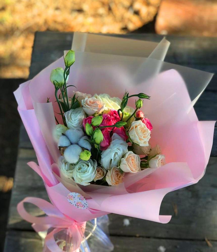 Букет цветов из: Розы и Лизиантусы в Вейделевке