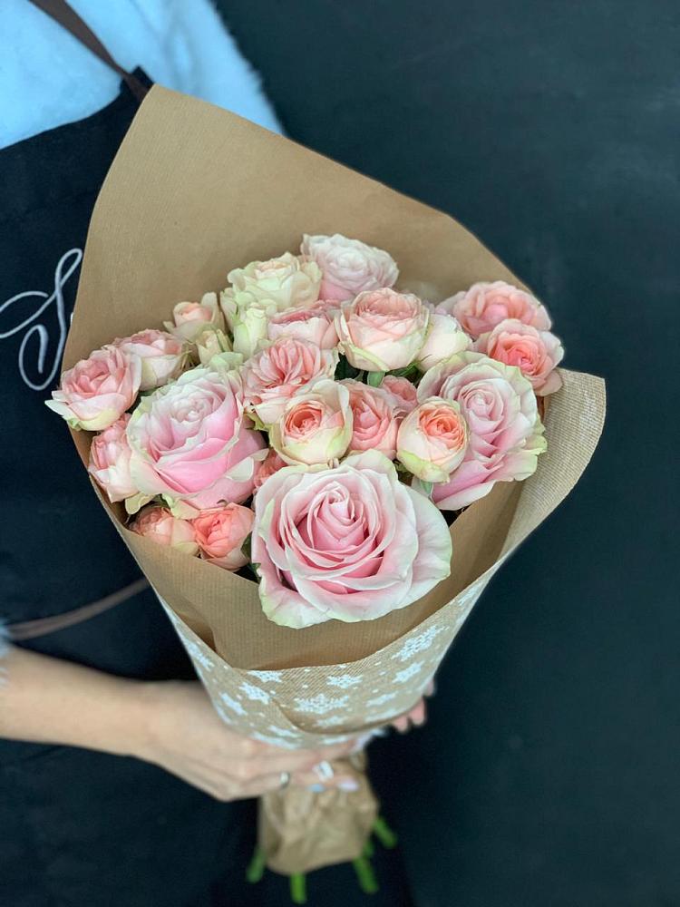 Букет цветов из: Хризантемы и Розы в Вейделевке