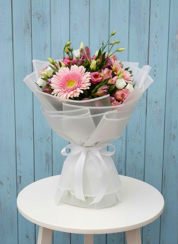 Букет цветов из: Герберы, Альстромерии и Лизиантусы в Вейделевке