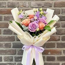 Букет цветов из:  Лизиантусы и Розы в Вейделевке