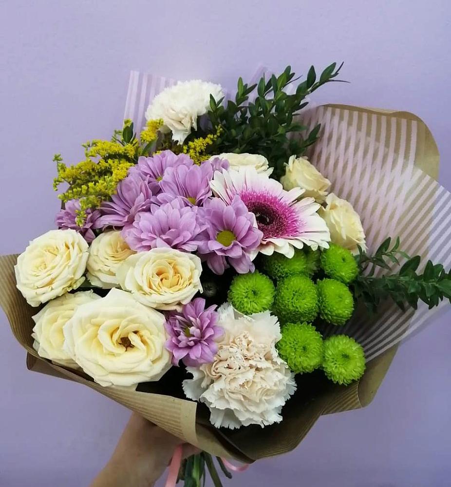 Букет цветов из: Хризантемы, Розы, Гвоздики и Герберы в Вейделевке