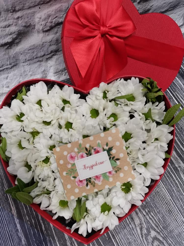 Цветочная композиция из Хризантемы в виде сердца в Вейделевке