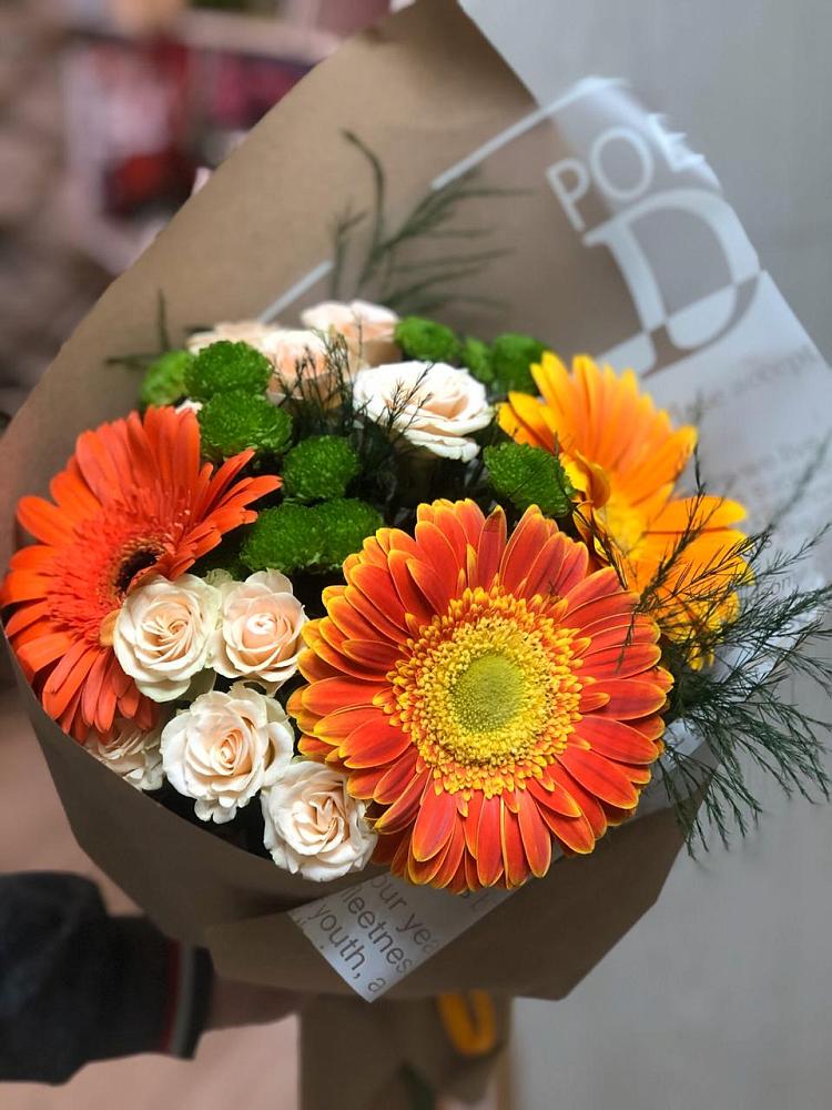 Букет цветов из: Герберы, Хризантемы и Розы в Вейделевке