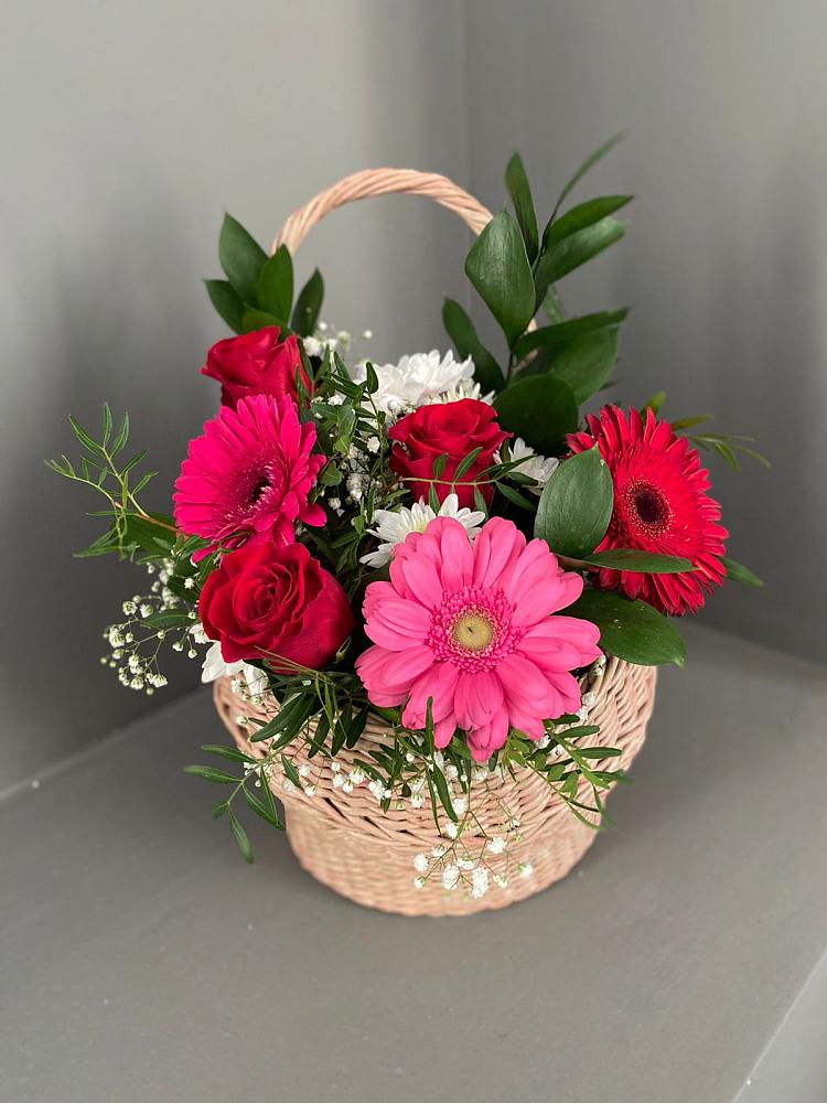 Цветочная композиция из Розы, Хризантемы и Герберы в корзине в Вейделевке
