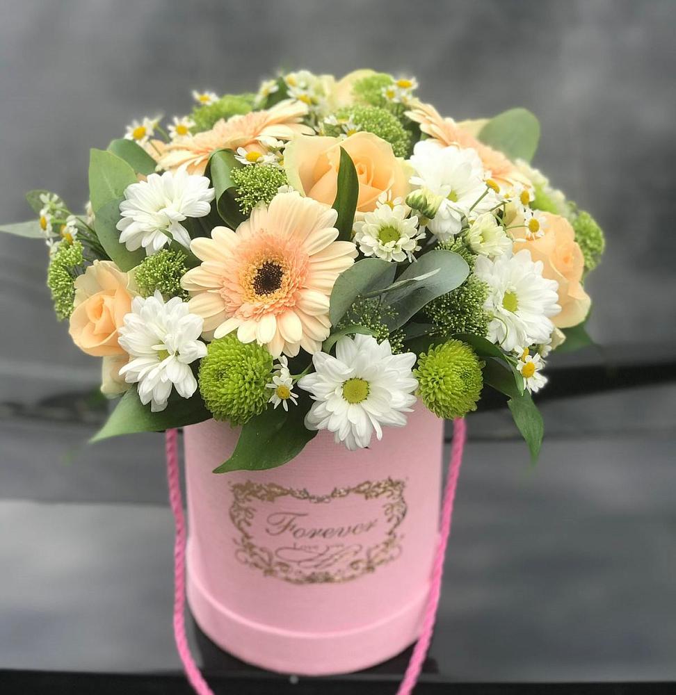 Цветочная композиция из Розы, Герберы и Хризантемы в шляпной коробке в Вейделевке