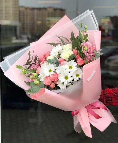 Букет цветов из: Розы, Лизиантусы и Хризантемы в Вейделевке